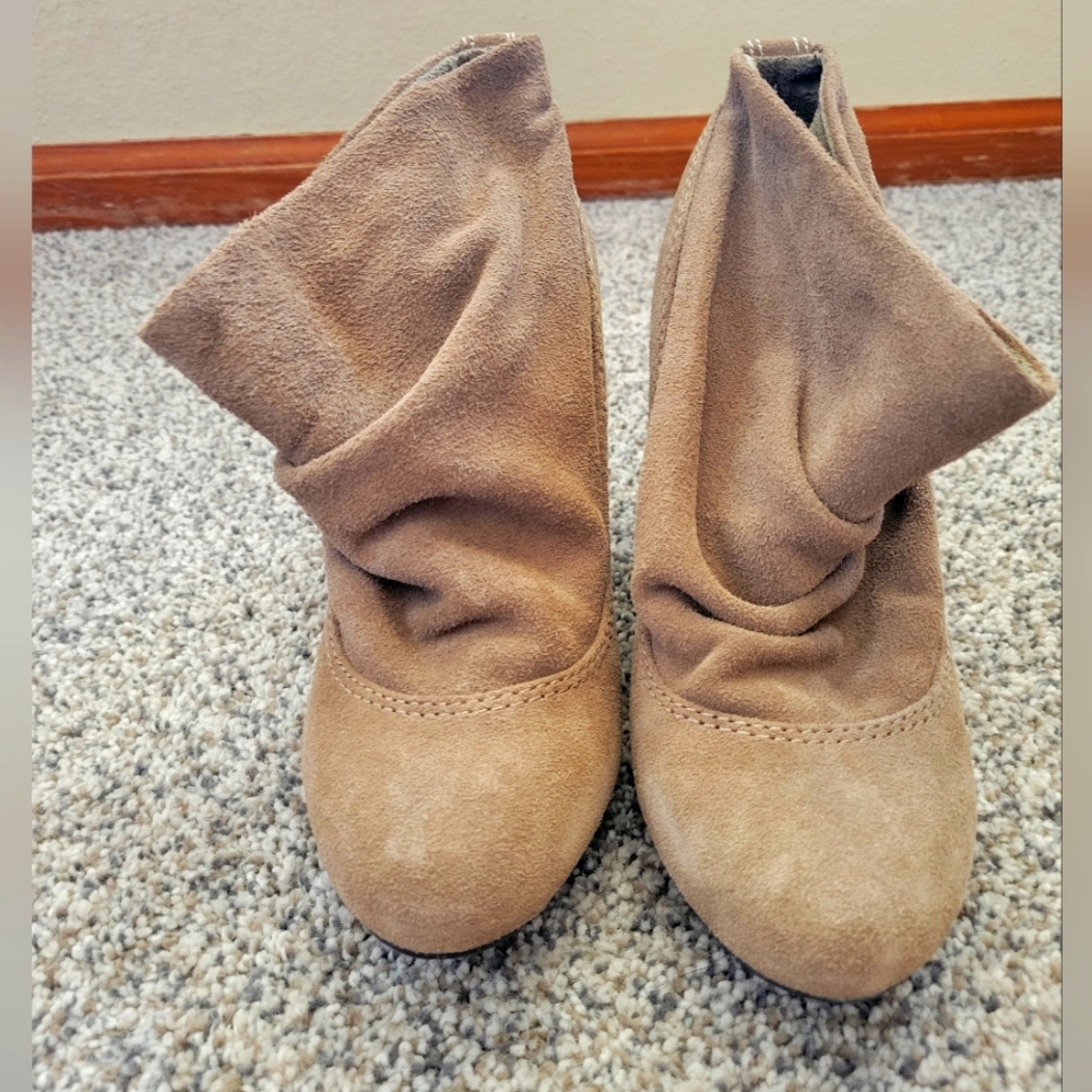 Steve Madden Taupe Sued Booties